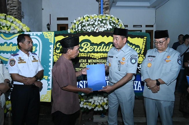 Jasa Raharja Serahkan Santunan Kepada Ahli Waris Korban Kecelakaan Kereta di Bekasi